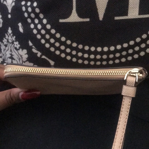 PRELOVED Coach cream wristlet - Picture 8 of 8